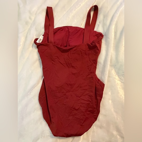 Andie’s Elegant Burgundy One-Piece Swimsuit - Picture 6 of 6